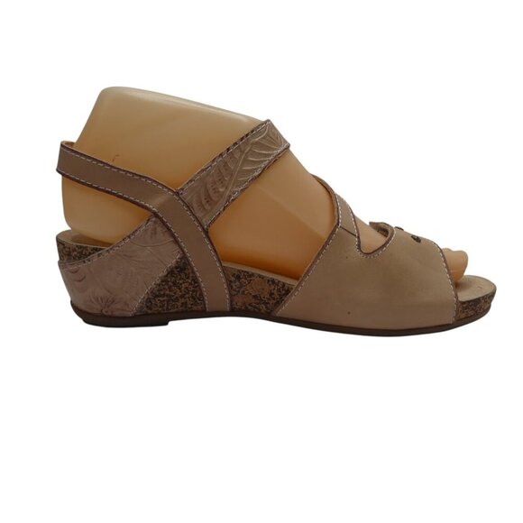 L'Artiste Quilana Beige Embossed Leather Open Toe Strappy Wedge Sandal - Picture 5 of 13